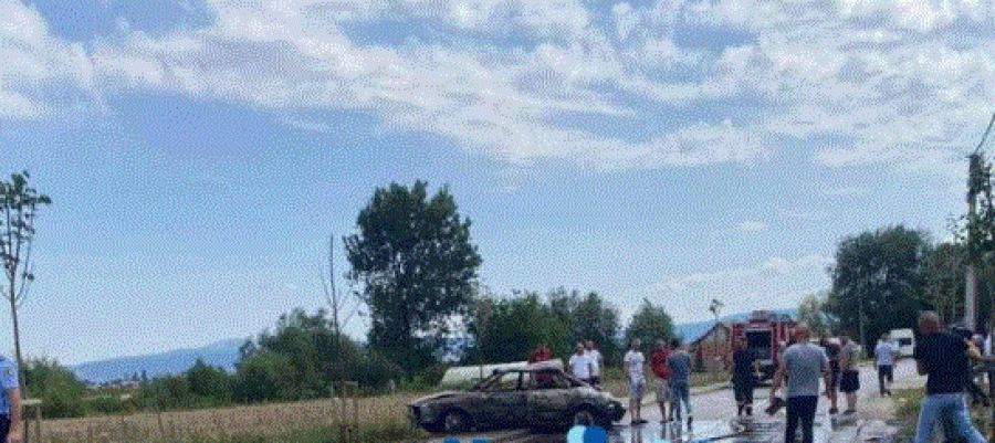 Digjet tërësisht vetura në Podujevë, dyshohet se shpërtheu një bombolë gazi
