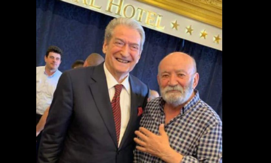 Sali Berisha ia çon një përshëndetje Çun Lajçit, veç për qejf