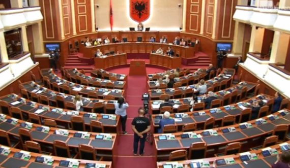 PS depoziton në Kuvendin shqiptar Pr.rezolutën kundër raportit të Dick Martyt për luftën në Kosovë