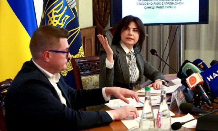 Tradhtohet nga shoku i fëmijërisë, Zelensky shkarkon dy zyrtarët e lartë të Ukrainës: Po punojnë kundër nesh