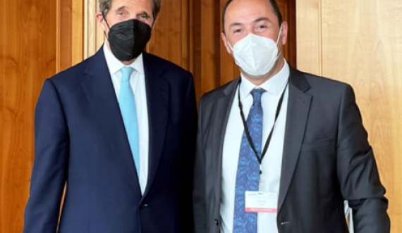 Aliu takohet me John Kerry-n në Berlin
