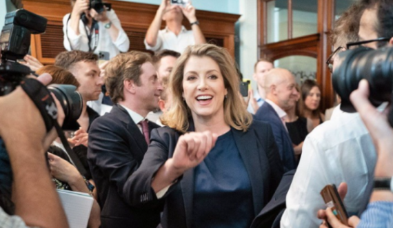 Kush është Penny Mordaunt, gruaja që ka gjasa të marrë drejtimin e Britanisë së Madhe
