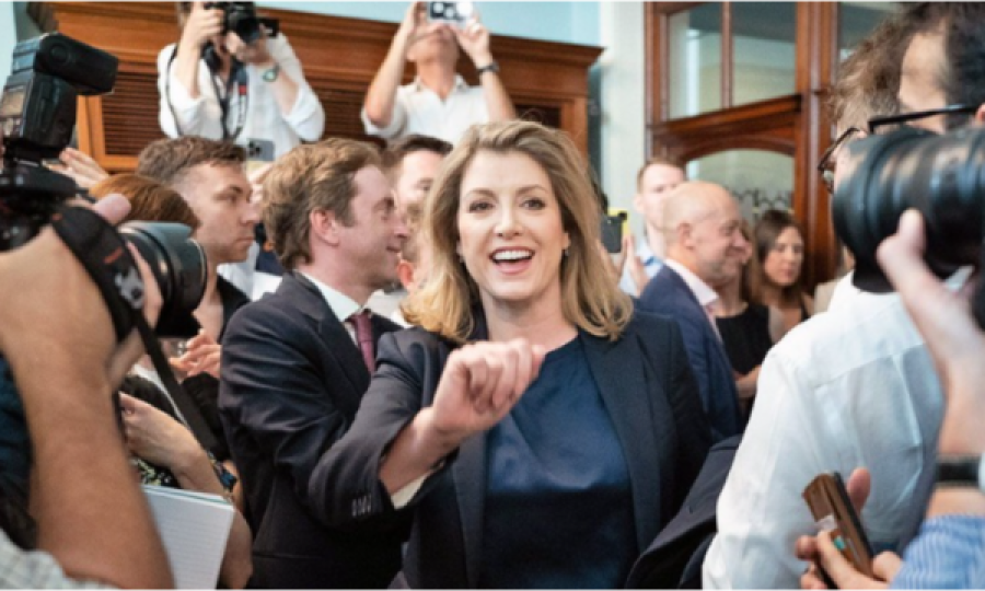 Kush është Penny Mordaunt, gruaja që ka gjasa të marrë drejtimin e Britanisë së Madhe