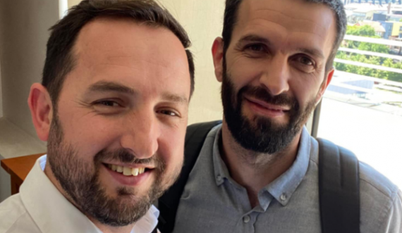 Deputeti i VV-së e prezanton kolegun si haxhiun më të ri në Kuvend