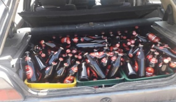  Ndalohet një Golf II në veri, gjenden plot birra e Coca-Cola të kontrabanduara 