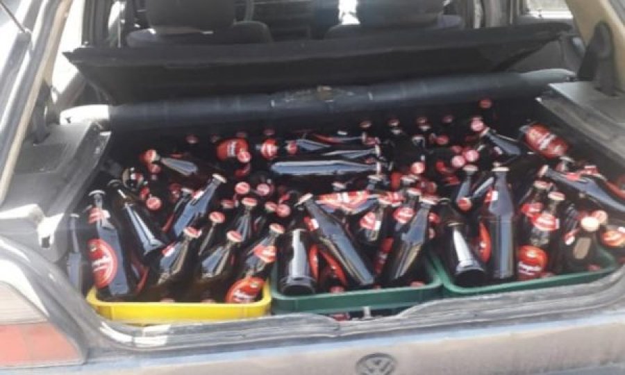  Ndalohet një Golf II në veri, gjenden plot birra e Coca-Cola të kontrabanduara 