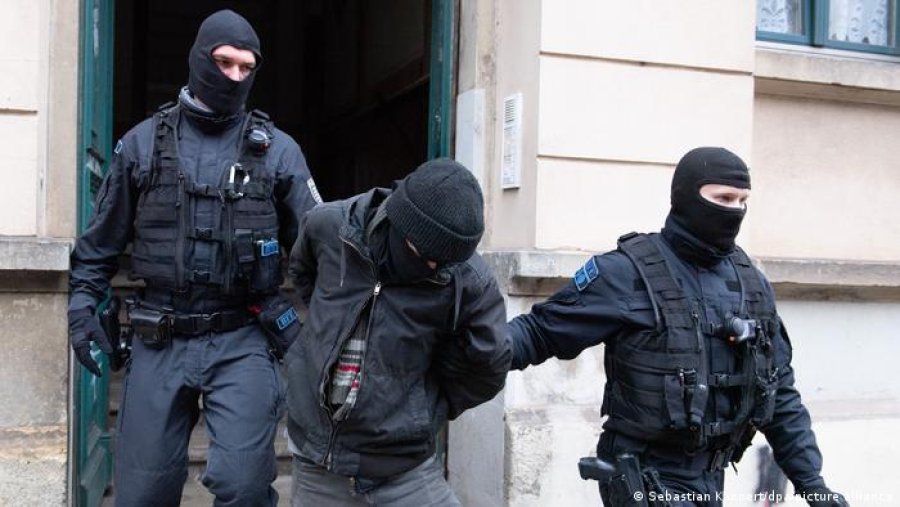 “Çmontohet” banda e drogës, arrestohen 4 shqiptarë në Gjermani