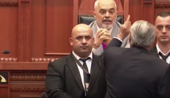 Sali Berisha i shkon Ramës te karrigia: O burracak, o i pafytyrë…