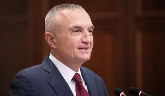 Presidenti Meta sot në Kosovë, policia njofton cilat rrugë mbyllen për qarkullim