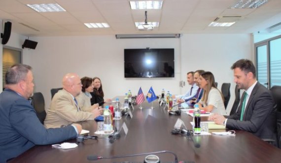 Amerikanët interesohen për vettingun, delegacioni nga Uashingtoni takon Haxhiun