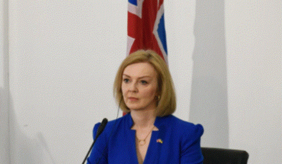 Media britanike parashikon rënien e kryeministres britanike brenda javës