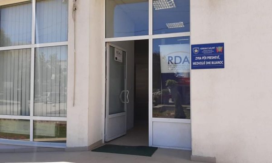 Kryetari i Gjilanit “funksionalizon” zyrën që ka funksionuar edhe në kohë të Hazirit