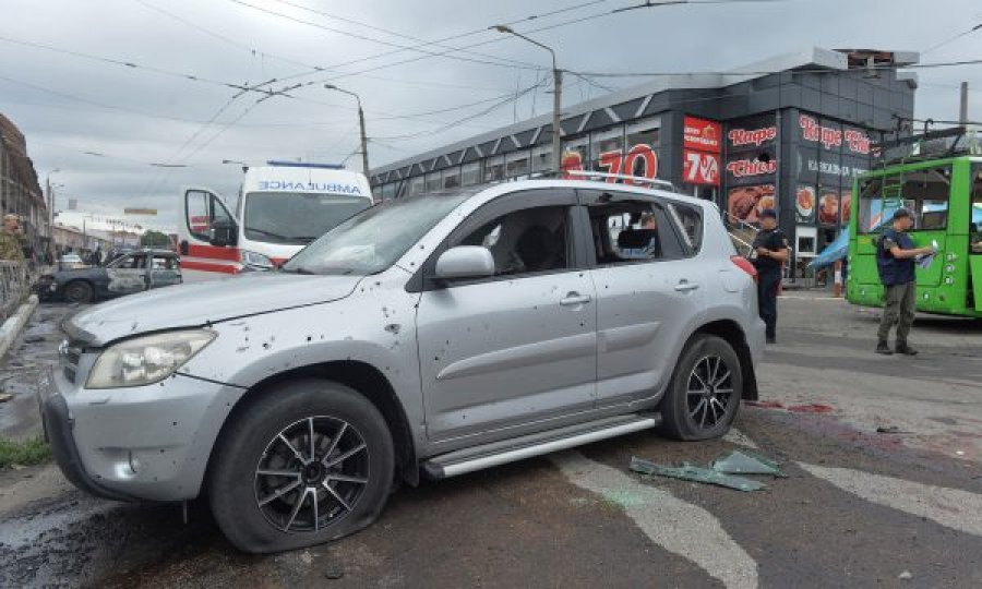 Rusia sulmon një stacion publik në Ukrainë, tre të vdekur e dhjetëra të plagosur