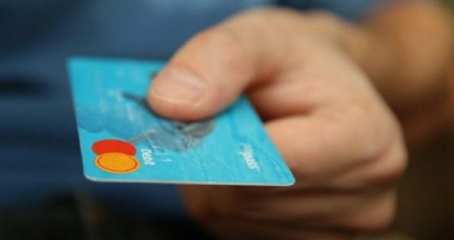 Qytetares nga Mitrovica i përdoret kartela bankare, personi i panjohur bën blerje online