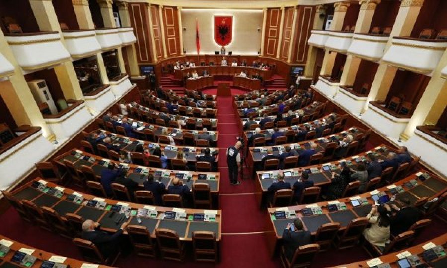 Këta janë 15 deputetët e Shqipërisë që s’morën pjesë në votimin e rezolutës kundër Dick Martyt