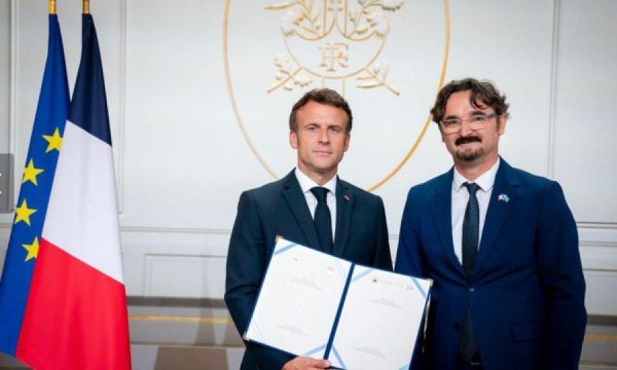 Halimi i ka dorëzuar presidentit Macron letrat Kredenciale