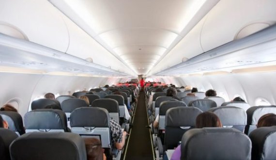 Cila është e vetmja gjë që nuk duhet të prekni në avion?
