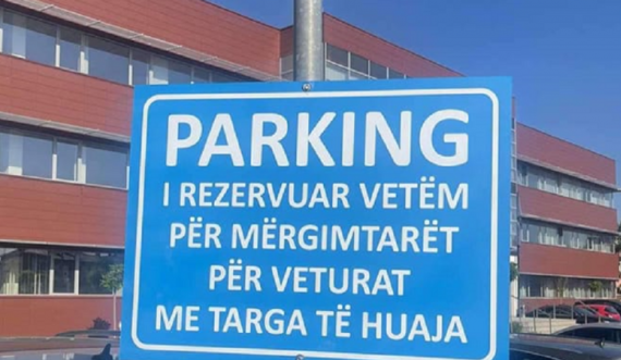 Në Podujevë parkingu i rezervuar veç për mërgimtarë