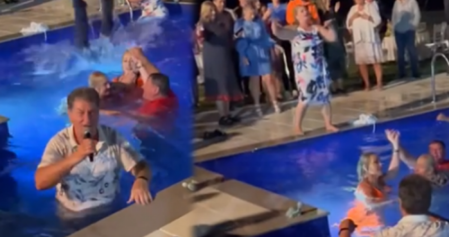 Çmenduri kosovare, këngëtari bashkë me dasmorë futen në pishinë për ta kallë atmosferën