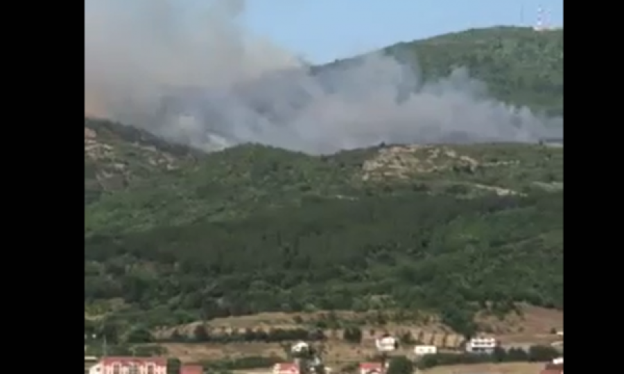 Zjarr masiv në fshatin Zasellë të Mitrovicës