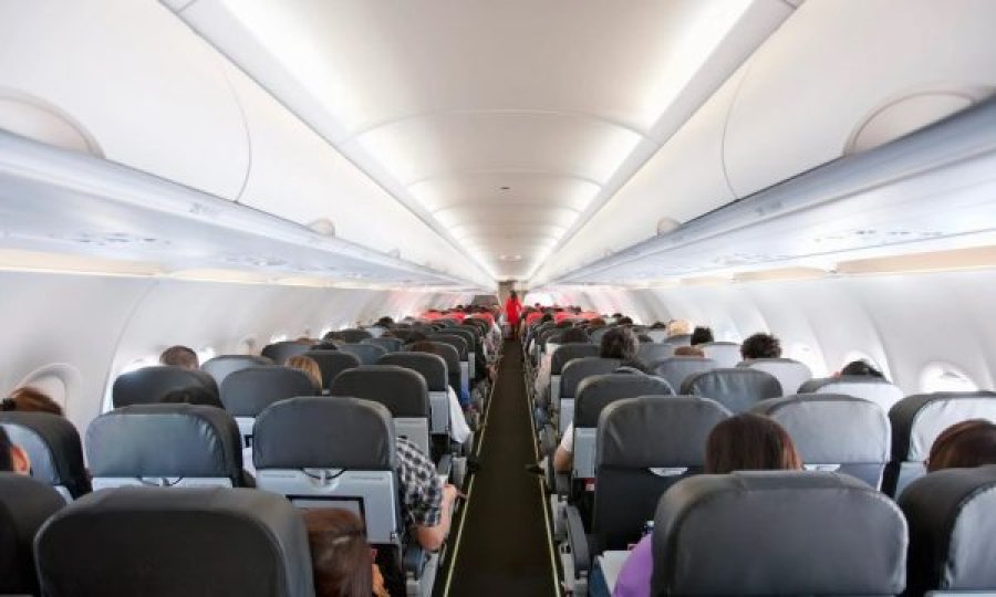 Cila është e vetmja gjë që nuk duhet të prekni në avion?
