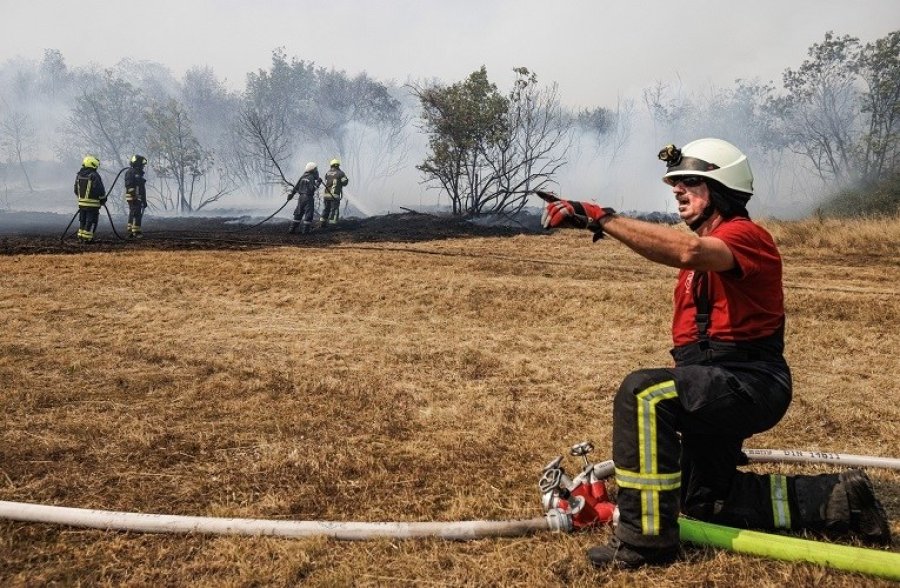 ‘Digjet’ Sllovenia, zjarrfikësit të rraskapitur duke i mbrojtur banorët ditë e natë