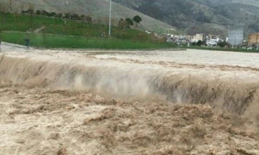 Moti i keq me përmbytje u merr jetën 14 personave në Greqi