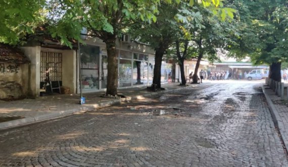 Largohen shitësit ambulantë te Tregu i Gjelbër në Prishtinë