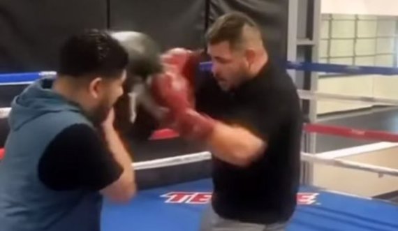 Andy Ruiz s’ka punë veç me kundërshtarë, desh e kishte nokautuar edhe trajnerin e tij me një grusht të fortë