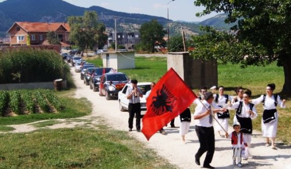 Tre persona shoqërohen në polici pasi gjuajtën me armë në ahengje familjare