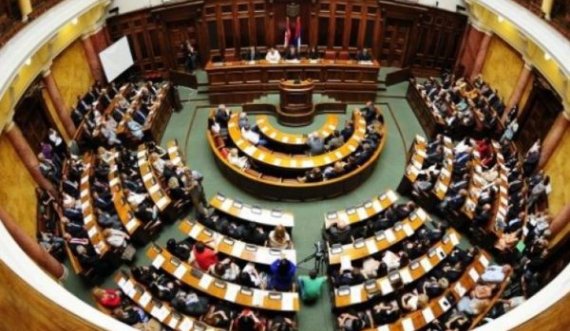 Deputeti serb kërkon që seanca për Kosovën të mbahet në Graçanicë ose Mitrovicë