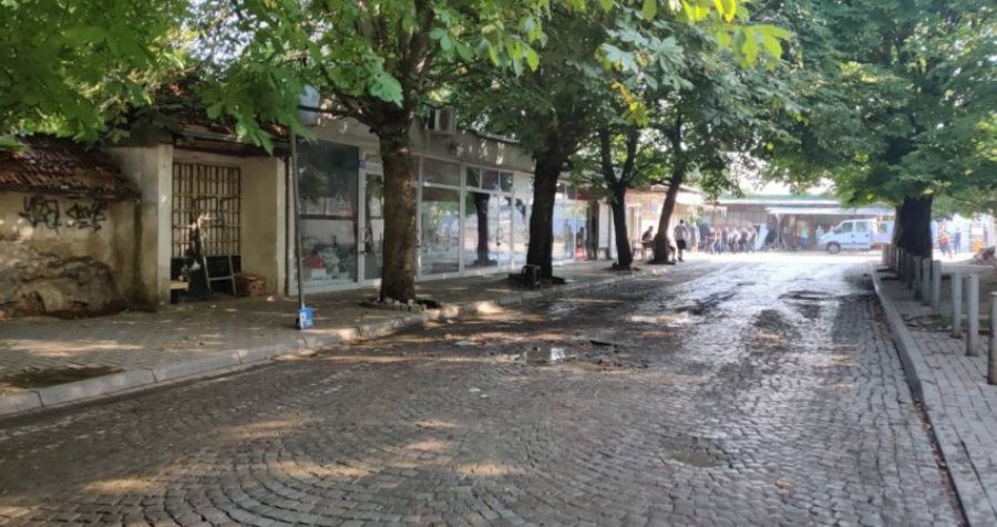 Largohen shitësit ambulantë te Tregu i Gjelbër në Prishtinë