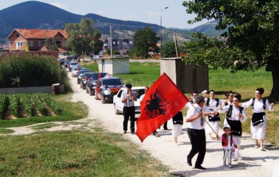 Dasma shqiptare merr vëmendjen rrugëve të Malit të Zi