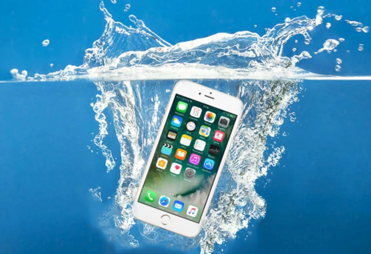 Çfarë duhet të bëni nëse ju bie telefoni në ujë