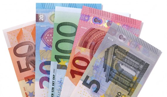 Euro po “shkrin” këto ditë, si përkthehet kjo në ekonomi