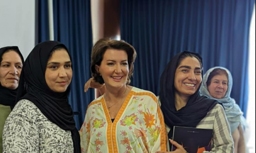 Jahjaga në Shëngjin takon ish-funksionaret afgane që ikën nga regjimi i talebanëve