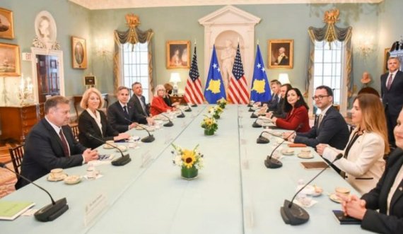Qeveria: Nuk kemi ndërhyrë në fotografitë nga takimi me Sekretarin amerikan