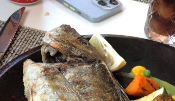 Shqiptari nga Ohri denoncon restorantin në bregdetin shqiptar: Në menu peshku ishte 12 mijë lekë, në faturë ma sollën 75 mijë