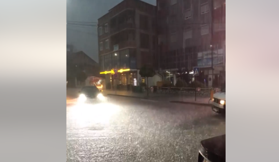 Rrebesh i shiut në Kaçanik, vazhdon pa ndalur stuhia