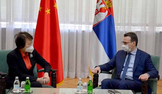 Petkoviq i flet keq për Kosovën ambasadores kineze në Beograd