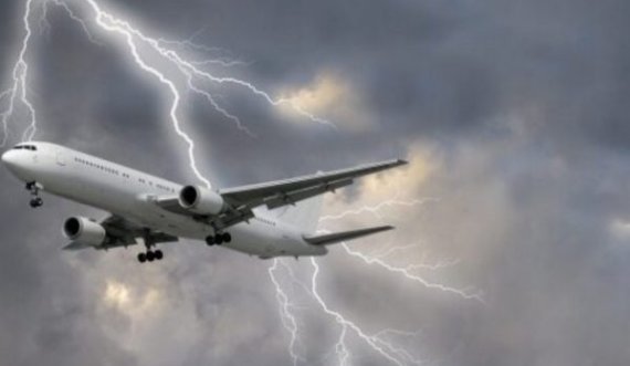 U tha se rrufeja e goditi aeroplanin me udhëtarë nga Zvicra, aeroporti “Adem Jashari”: Nuk u realizua kthimi