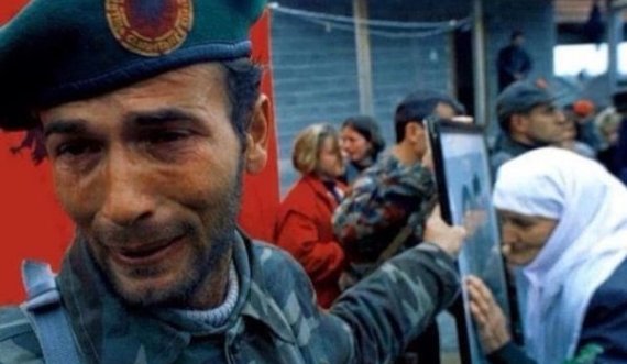 Ushtari i UÇK-së me foton ikonike njofton se sot djali iu bë ushtar i FSK-së