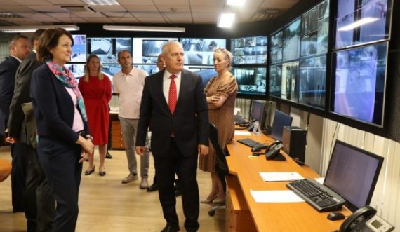 Zyrtarja e lartë amerikane për Narkotikët shkon në Zyrë te Sveçla