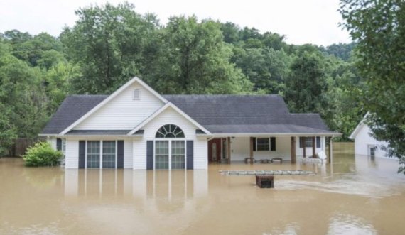 25 të vdekur nga përmbytjet në Kentucky, mes tyre 6 fëmijë