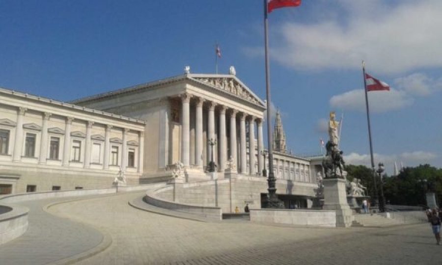 Nga 1 gushti, rregulla të reja për hyrjen në Austri