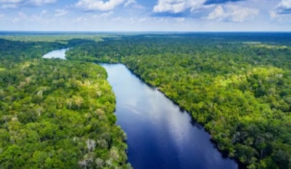 A e dini se pse nuk ka ura mbi lumin Amazon?