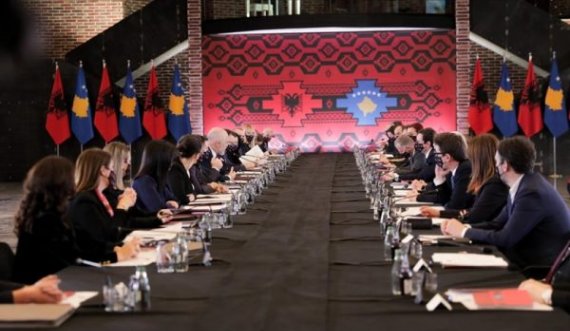 Mbledhje e përbashkët e Qeverive të Kosovës e Shqipërisë në fund të muajit, Kurti u kërkon ministrave të përgatiten