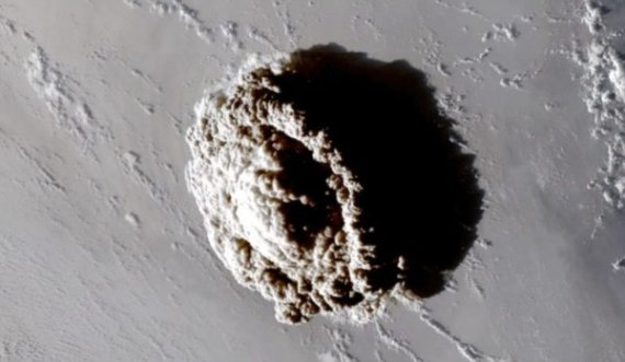 Vazhdojnë studimet mbi efektet e shpërthimit të vullkanit në Tonga