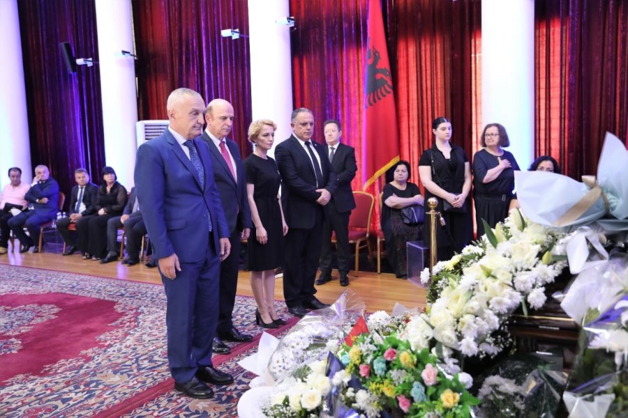Zhvillohen homazhet për ish-presidentin Bujar Nishani, Meta: Simbol i virtyteve më të mira njerëzore