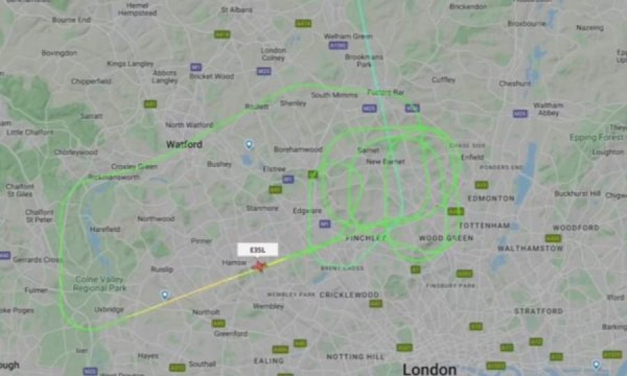 Avioni i Mbretëreshës Elizabeth mbetet në ajër për 15 minuta shkaku i motit të keq